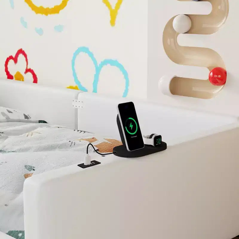 Letto a piattaforma a pavimento per letti singoli con sponda di sicurezza a tutta lunghezza, telaio del letto in legno imbottito con stazione di ricarica