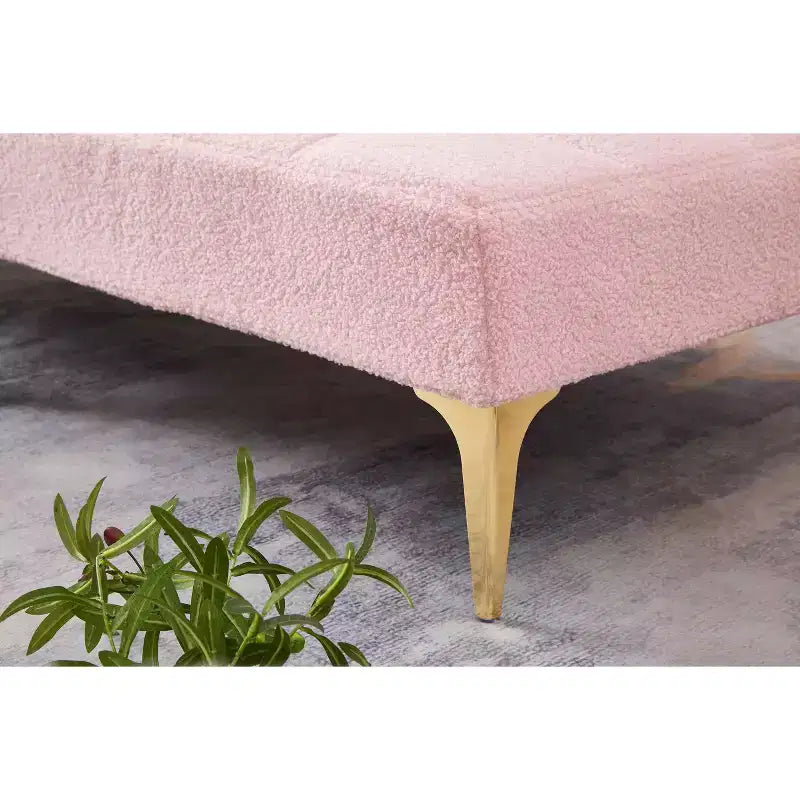 Comodo divano futon in tessuto Teddy con gambe in metallo dorato, schiuma e molle per soggiorno, rosa