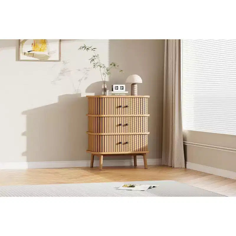 Cassettiera moderna a 3 cassetti con anta scorrevole, vimini naturale e gambe in legno, comodino per camera da letto, corridoio o soggiorno