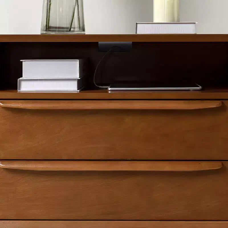 Tavolino finale Margery Mid-century Modern con 2 cassetti, prese integrate, gestione cavi e ripiano aperto