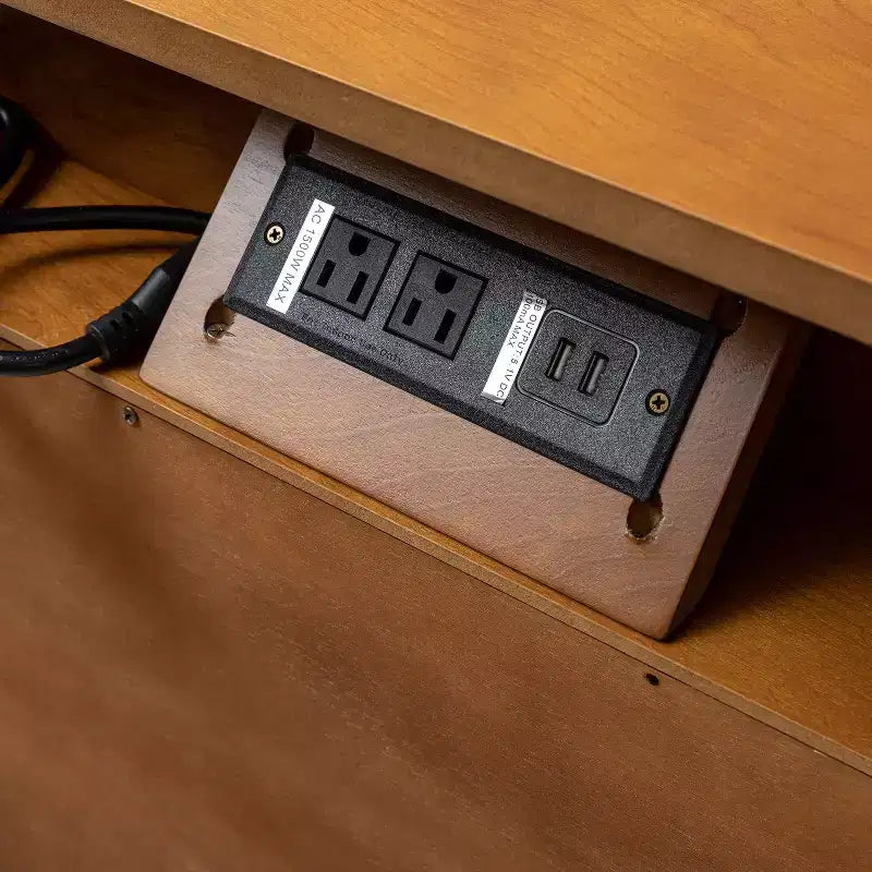 Tavolino finale Margery Mid-century Modern con 2 cassetti, prese integrate, gestione cavi e ripiano aperto